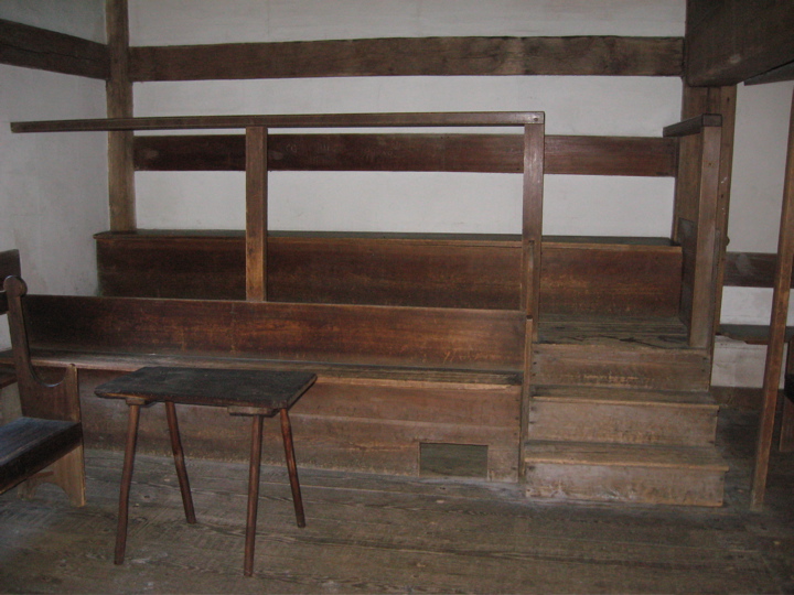 Facing bench